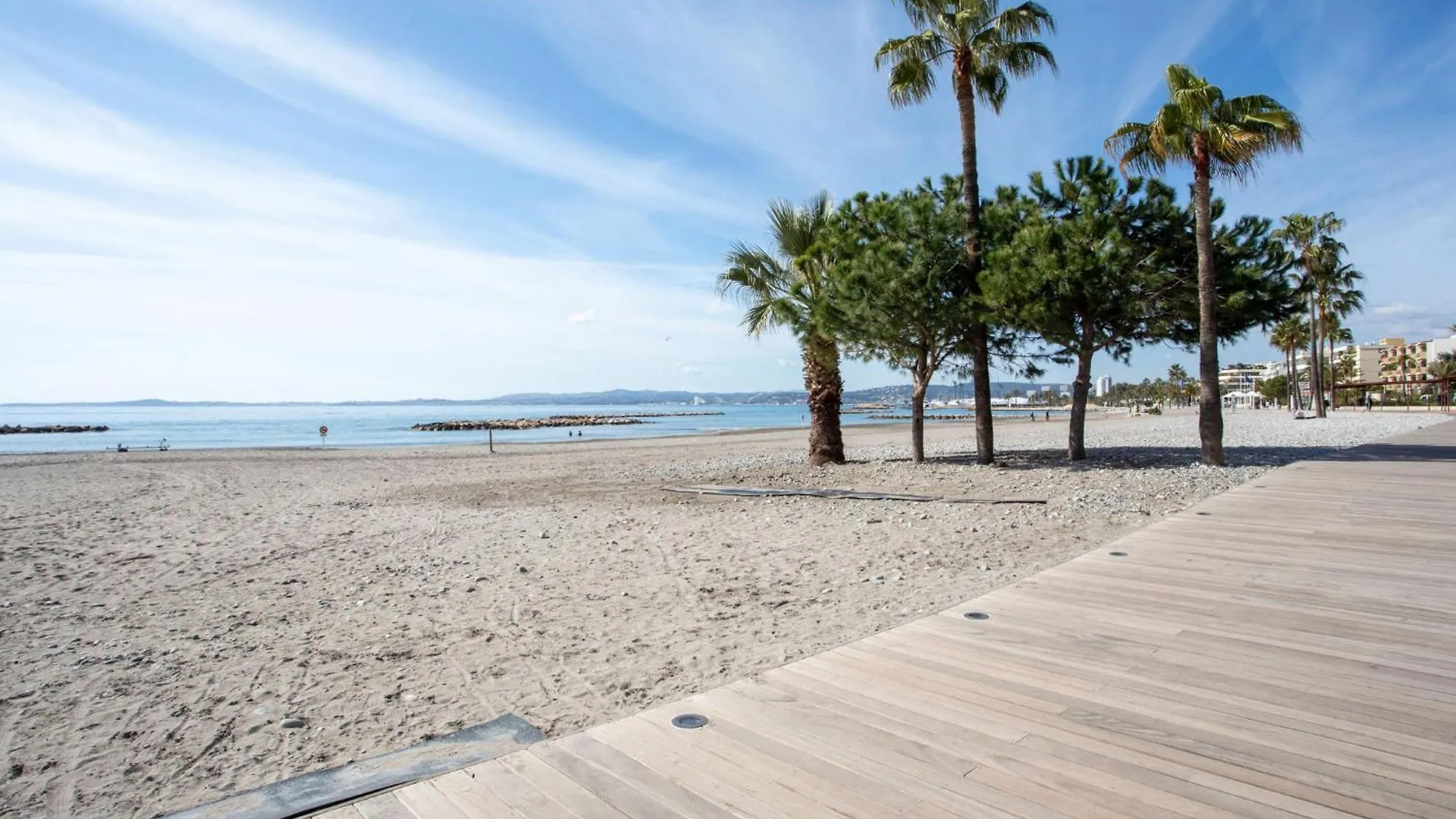 Apartment Studio Le Ponant By Interhome Saint-Laurent-du-Var