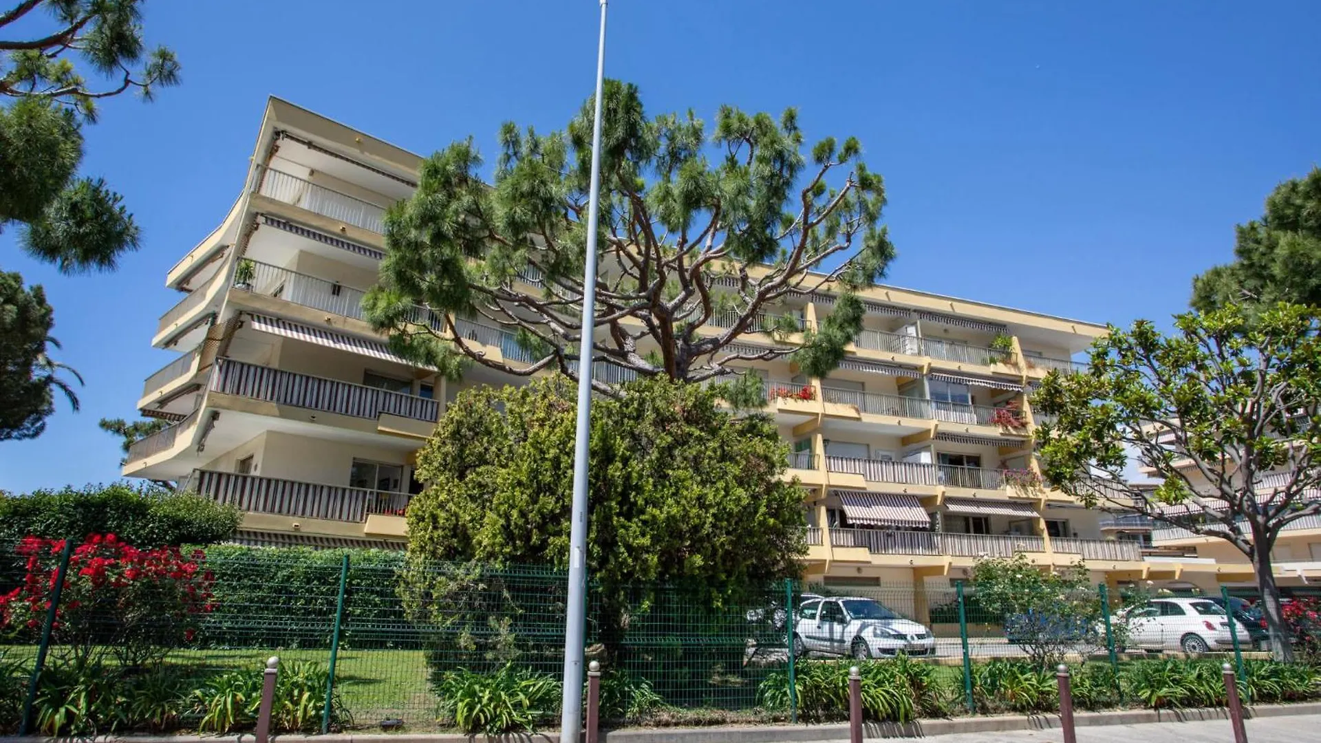 Studio Le Ponant By Interhome Saint-Laurent-du-Var